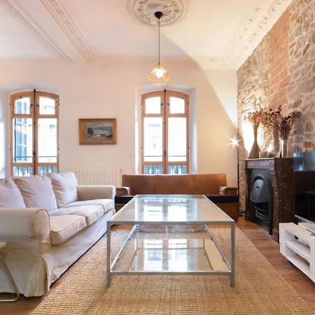 Amazing Down Town, Near Guggenheim. Céntrico * Bilbao