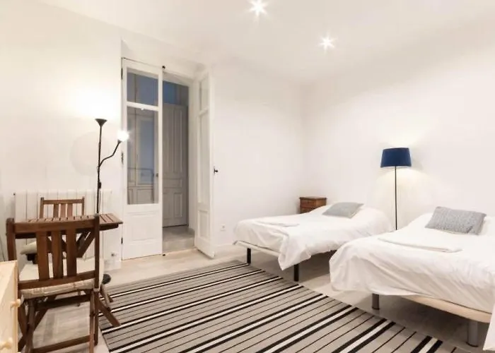 Amazing Down Town, Near Guggenheim. Céntrico * Bilbao