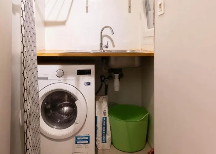 Amazing Down Town, Near Guggenheim. Céntrico Bilbao