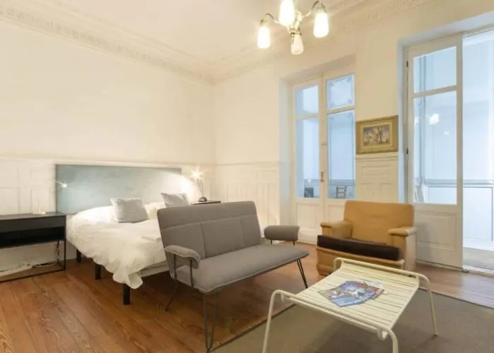 Amazing Down Town, Near Guggenheim. Centrico *