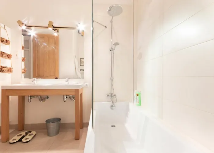 Amazing Down Town, Near Guggenheim. Céntrico *